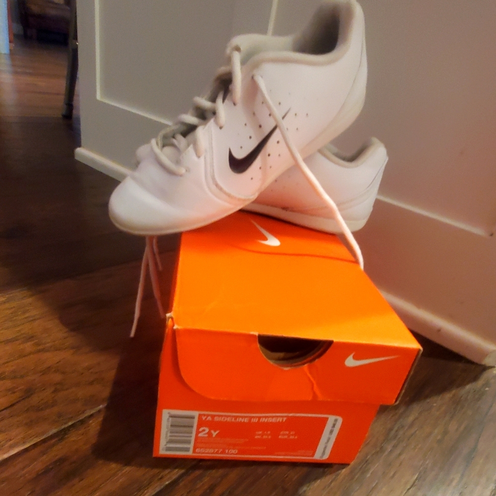 Nike cheer shoes